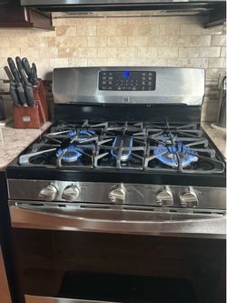 Kenmore Elite Stainless 5-Burner Gas Range + Matching Microwave – $500 OBO