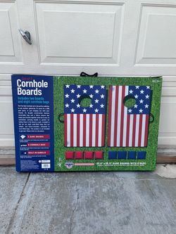 NEW Five Oak Set of 2 Cornhole Boards with 8 Bags