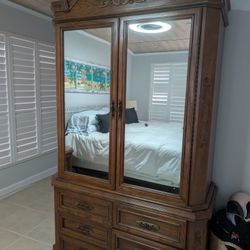 Vintage Furniture Set – Elegant and Timeless