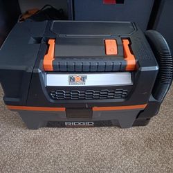 Ridgid 3 Gal Portable Cordless Vac w/Charger & Battery