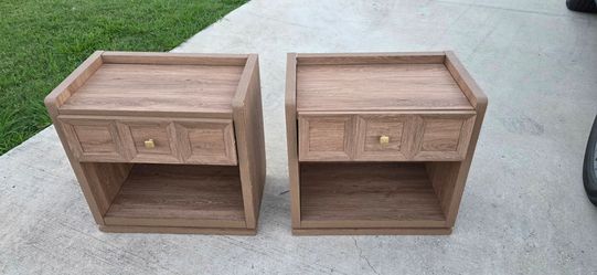 2 Wooden Nightstands