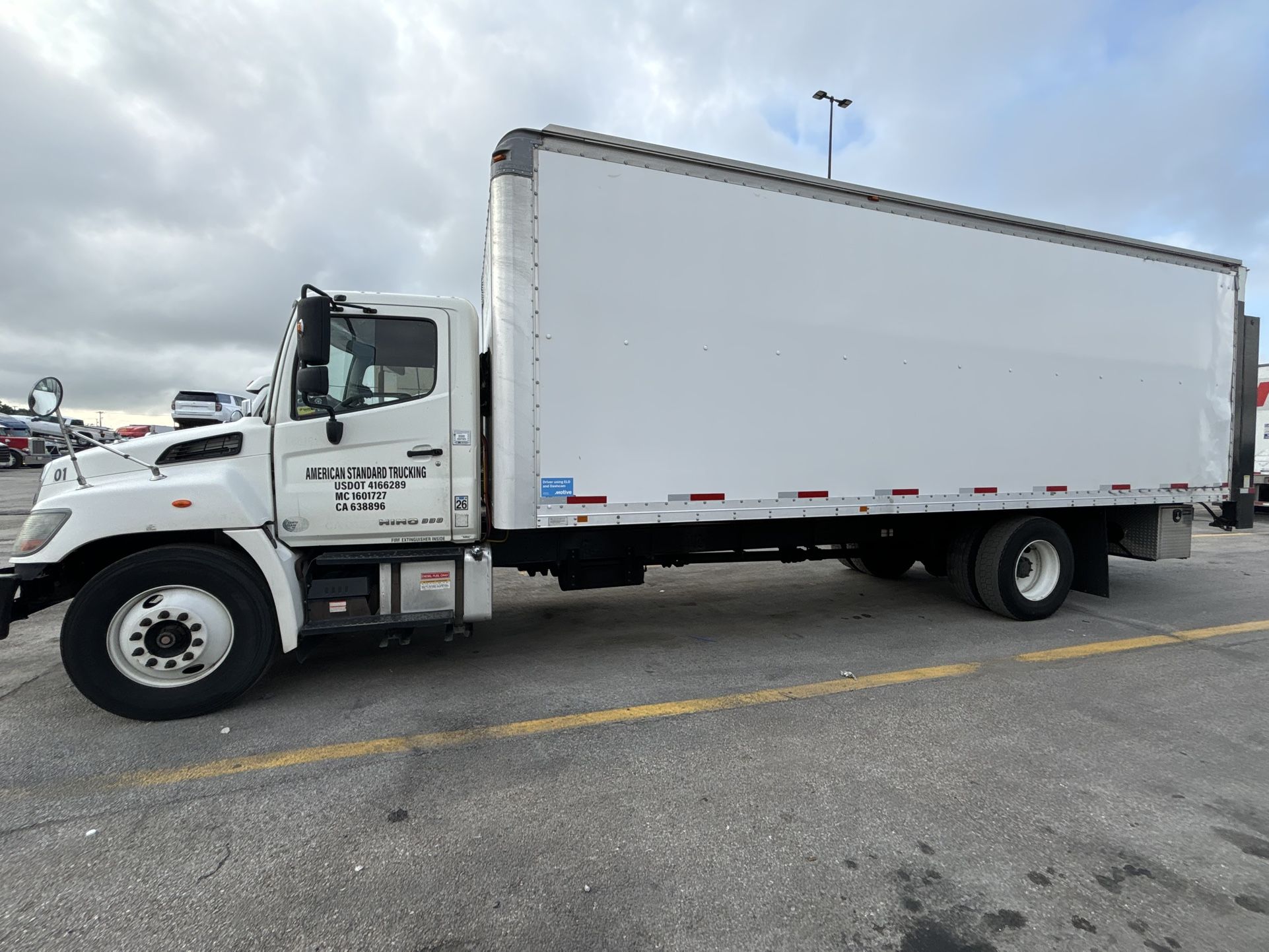 26ft Box Truck (lift gate)