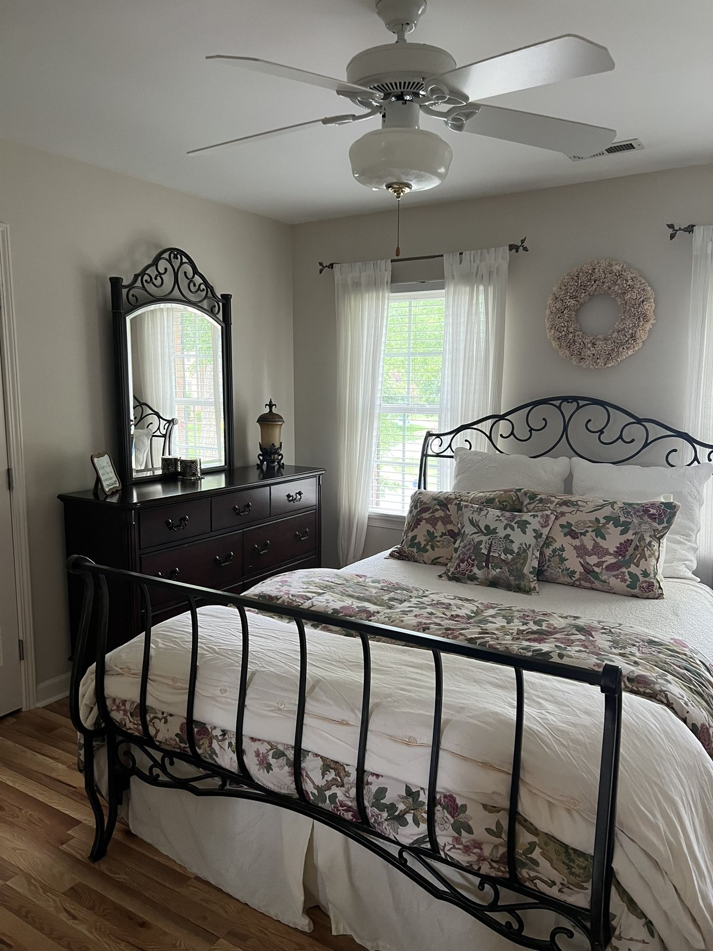 Wrought Iron/wood Queen Bedroom Set