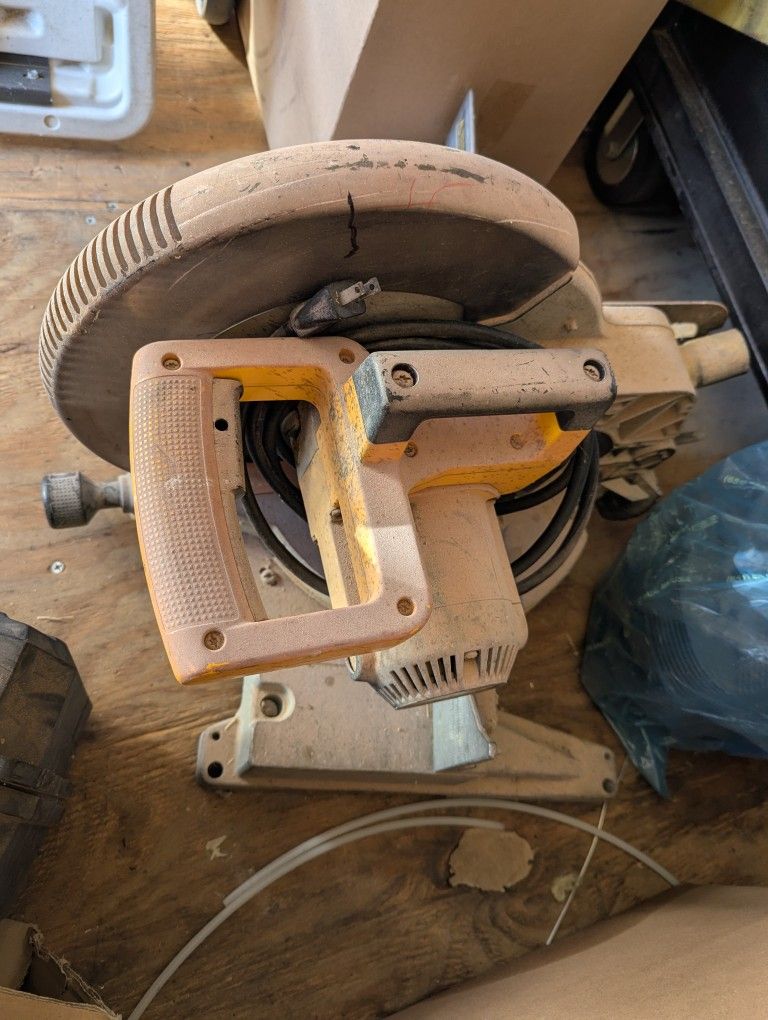 Circular Saw w/Blade