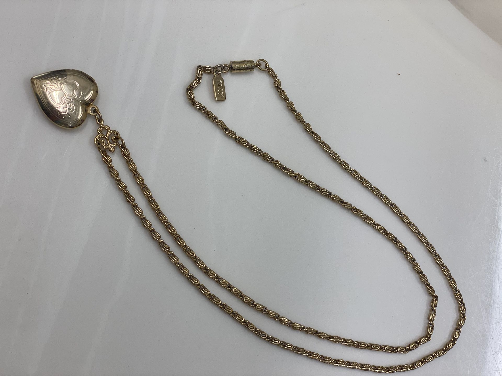 1978 Gold Heart Locket Necklace