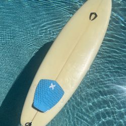 DSM Custom Shapes Surfboard 6’-10” Excellent Condition!