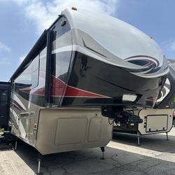 2015 Keystone Montana Big Sky Fifth Wheel/ Rv/ Travel Trailer 