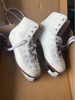 Girl figure skate size 2
