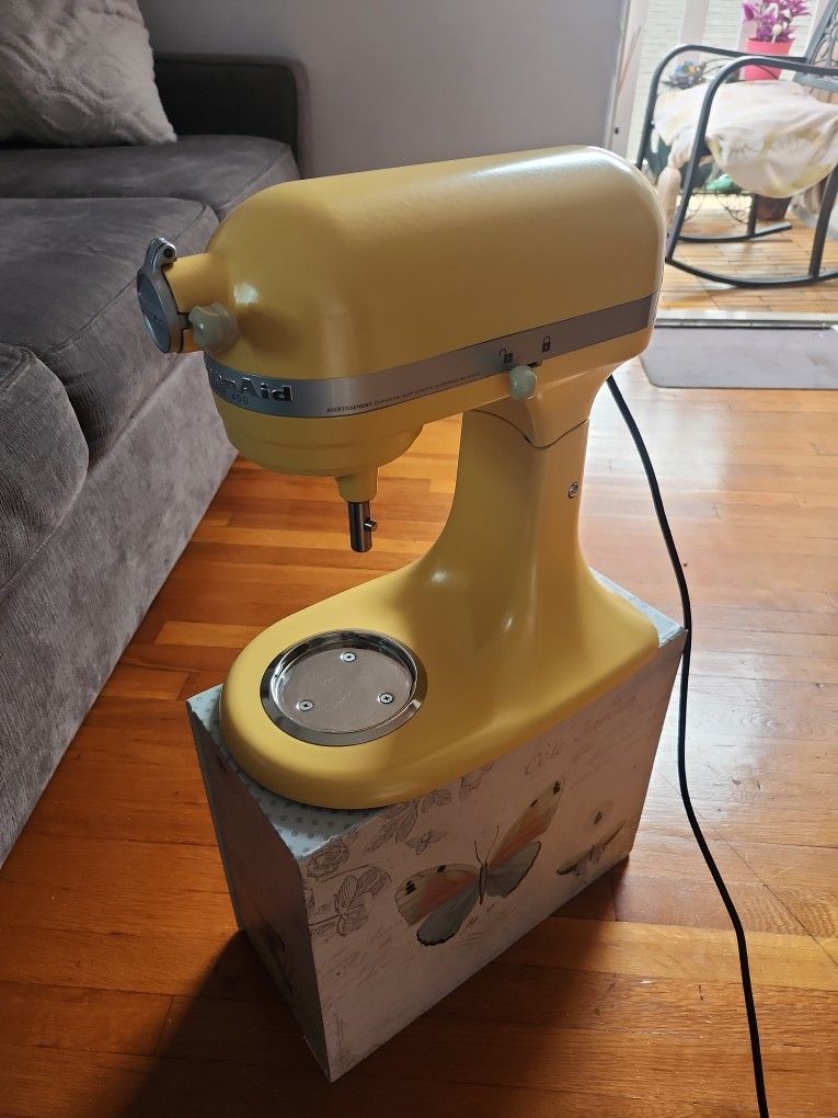 YELLOW KITCHENAID MIXER!!