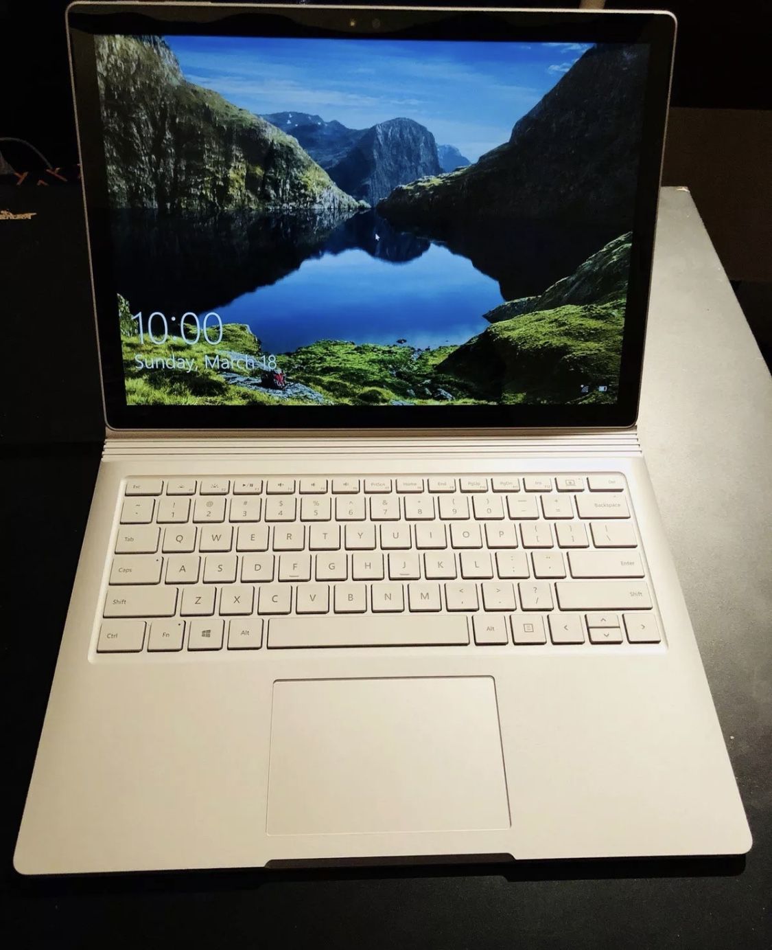 Surface Book 13” i7/8/256gb with dock, mouse and pen