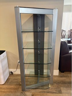 VTI HGR Series 6-Shelly Audio Rack in silver with clear glass shelves.