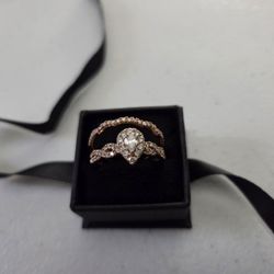 Size 6-714k Gold 1/6 CTW Engagement/ Wedding Ring Set.