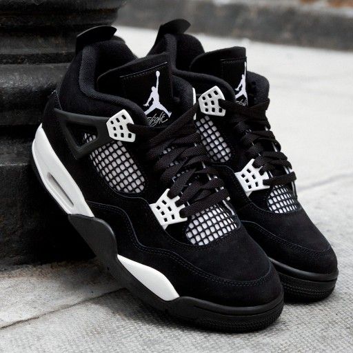 Jordan 4 White Thunder size 10,11,