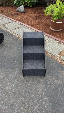 3-Step Wooden Pet Stairs / Dog Steps – Great Condition!