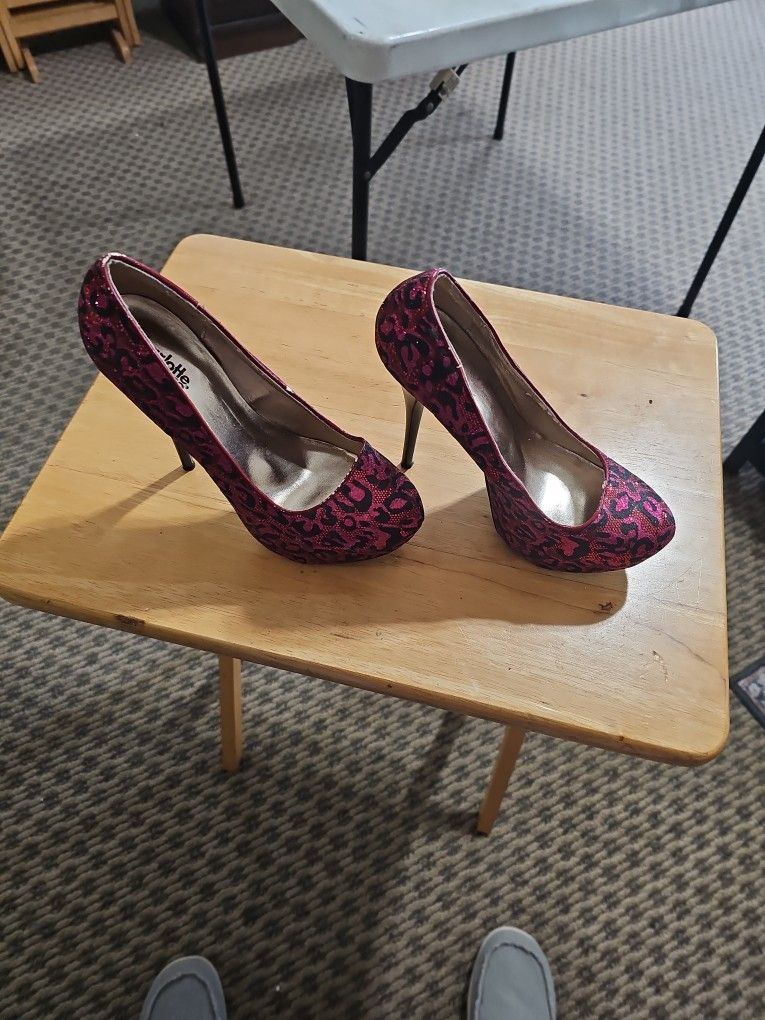 Charlotte Russe. RED Glamour Heels, SZ6