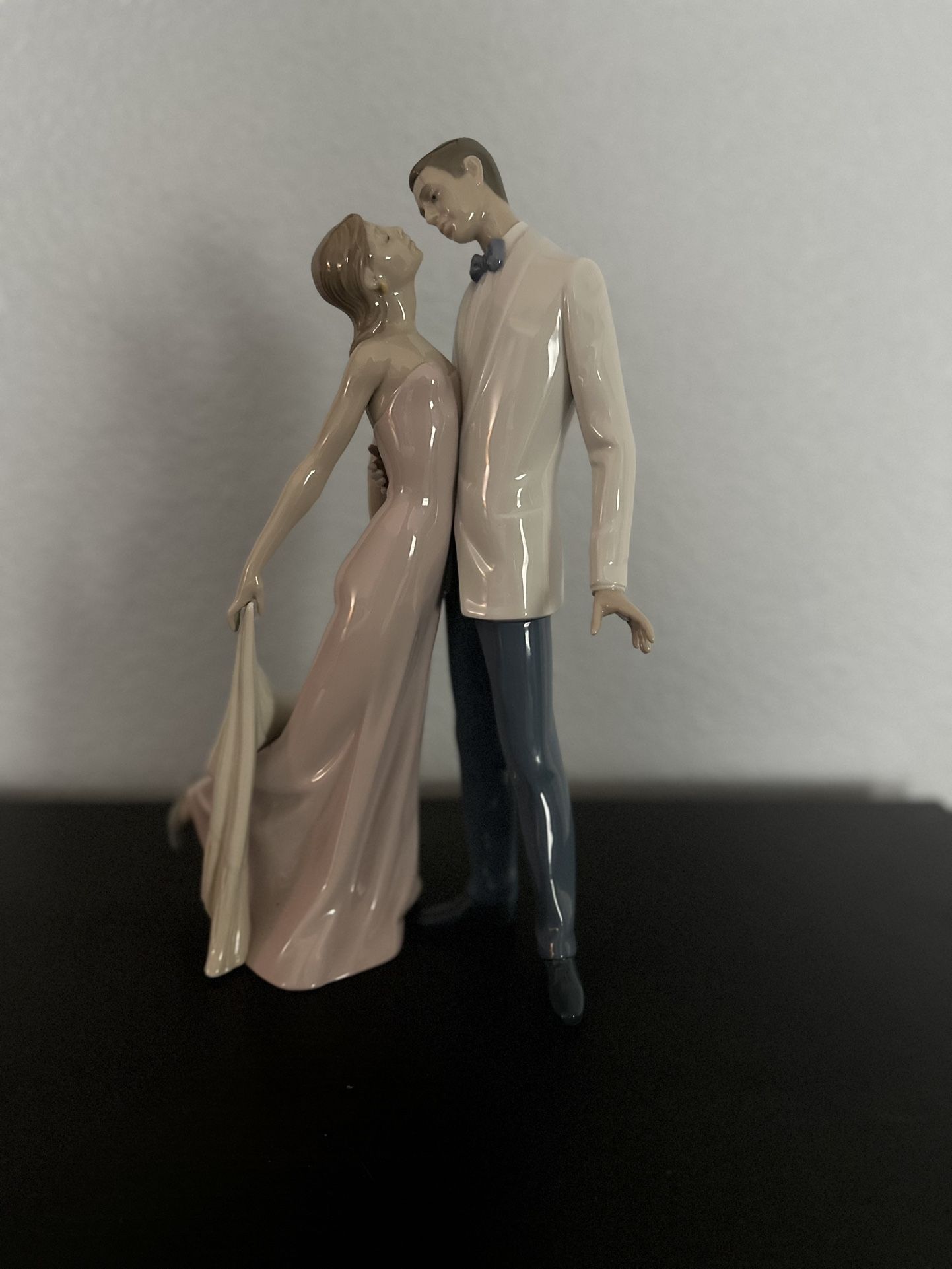 Lladró Happy Anniversary Couple figurine