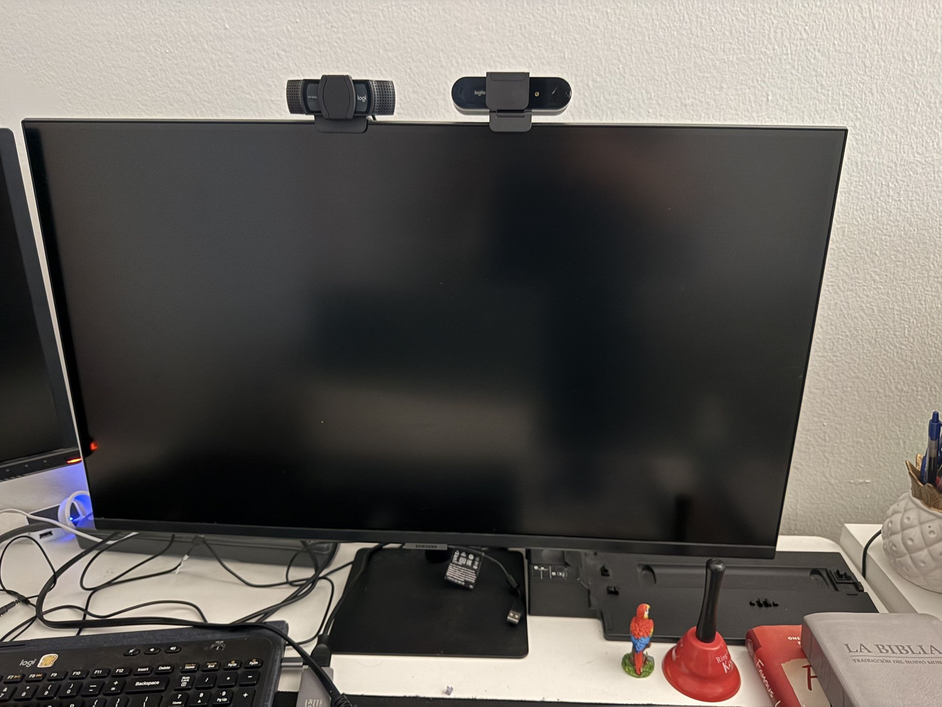SAMSUNG 32" M5 LED Smart Monitor and Streaming TV, FHD, Remote Access, (1,920 x 1,080) - LS32AM500NNXZA