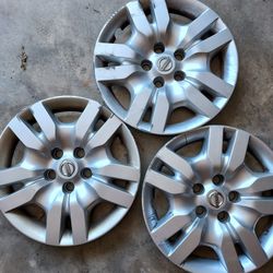 NISSAN ALTIMA WHEEL COVERS 3