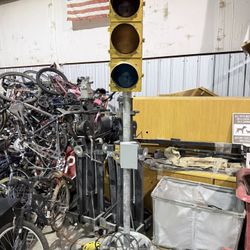 Full-Size Traffic Signal Light on Pole – 3-Lens Red / Yellow / Green