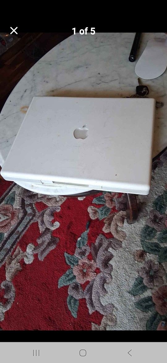 Ibook G4 Apple laptop Works Just Needs Charger