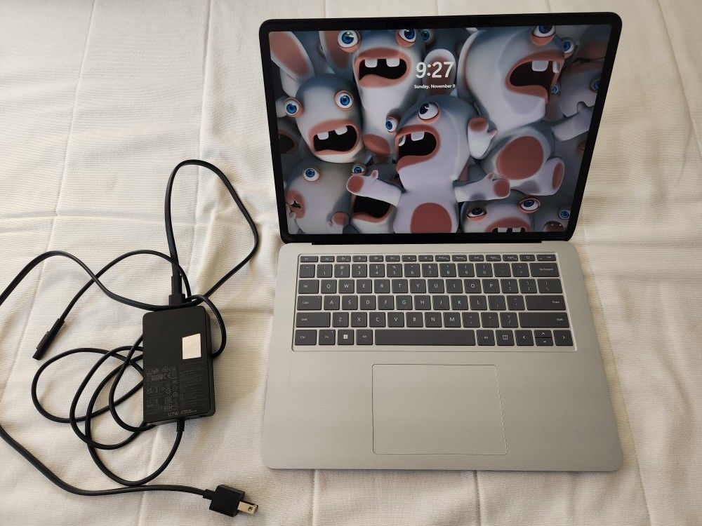 Surface Laptop Studio 14" Microsoft nVidia RTX 3050Ti Intel i7 32GB Ram 1TB SSD Touchscreen Windows PC