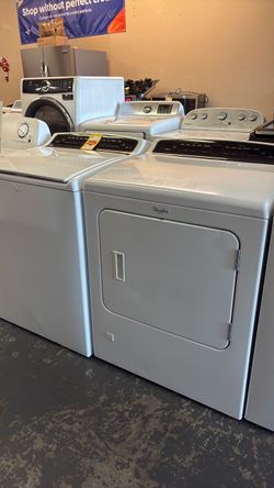 Nice like new Whirlpool washer and gas dryer set