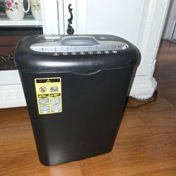 Amazonbasics Shedder 