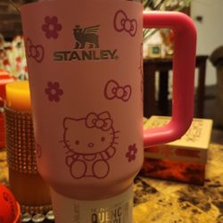 Brand New Hello Kitty Stanley 40oz Flamingo Kitty Cup