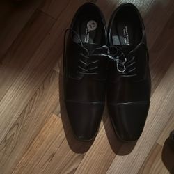 Dress shoes Size 13 Van Heusen 