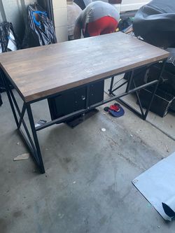 Wood tabl