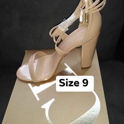 New women’s heels size 9
