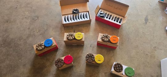 Polishing pucks