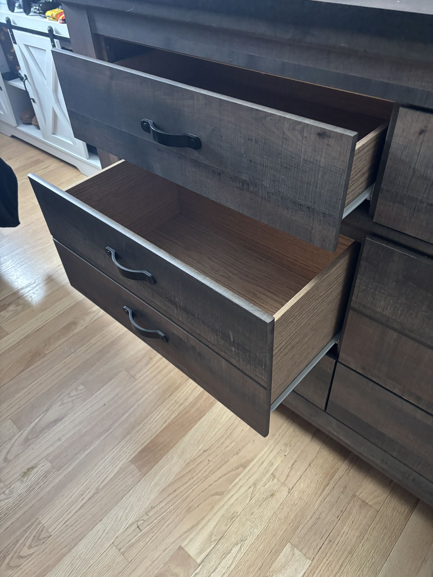 6/8 Drawer Dresser With Mirror