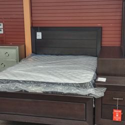 New Four Piece Queen Bedroom Set Queen Bed Frame Dresser Mirror And Nightstand