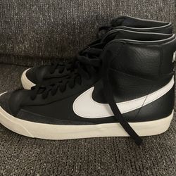 nike MId ‘77 VNTG Size 11