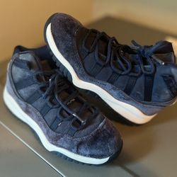 Boys sz 1 Jordan 11 Retro