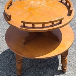Vintage Colonial Bassette solid wood Maple round 2 tier end table table w/ intricate border, top is 26", bottom 28"