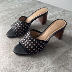 Black sandals 9.5