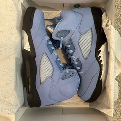 Jordan 5 Retro SE (University blue/black-white) SIZE: 10