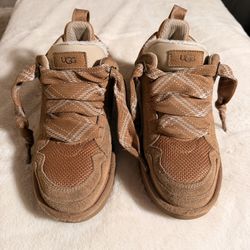 UGG Women’s Lowmel - Size 8