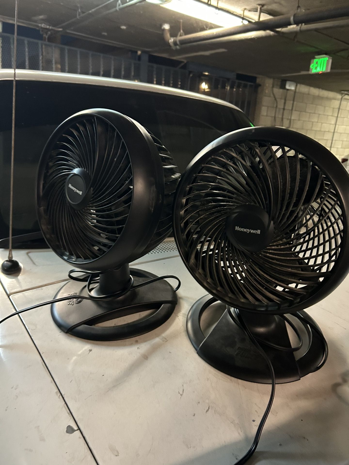 2 Counter Fans