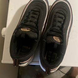 black nike air maxes