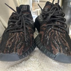 SZ 10 Adidas Yeezy Boost 350 V2 "MX Rock"