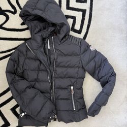 Moncler black puffer jacket with hood #winterjacket #luxury