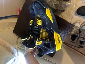 Jordan 4 yellow thunder size 9