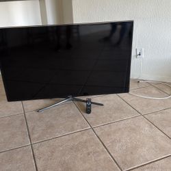 Samsung Smart TV 55” - Moving Sale 