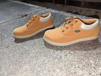 10.5 New Lugz Boots