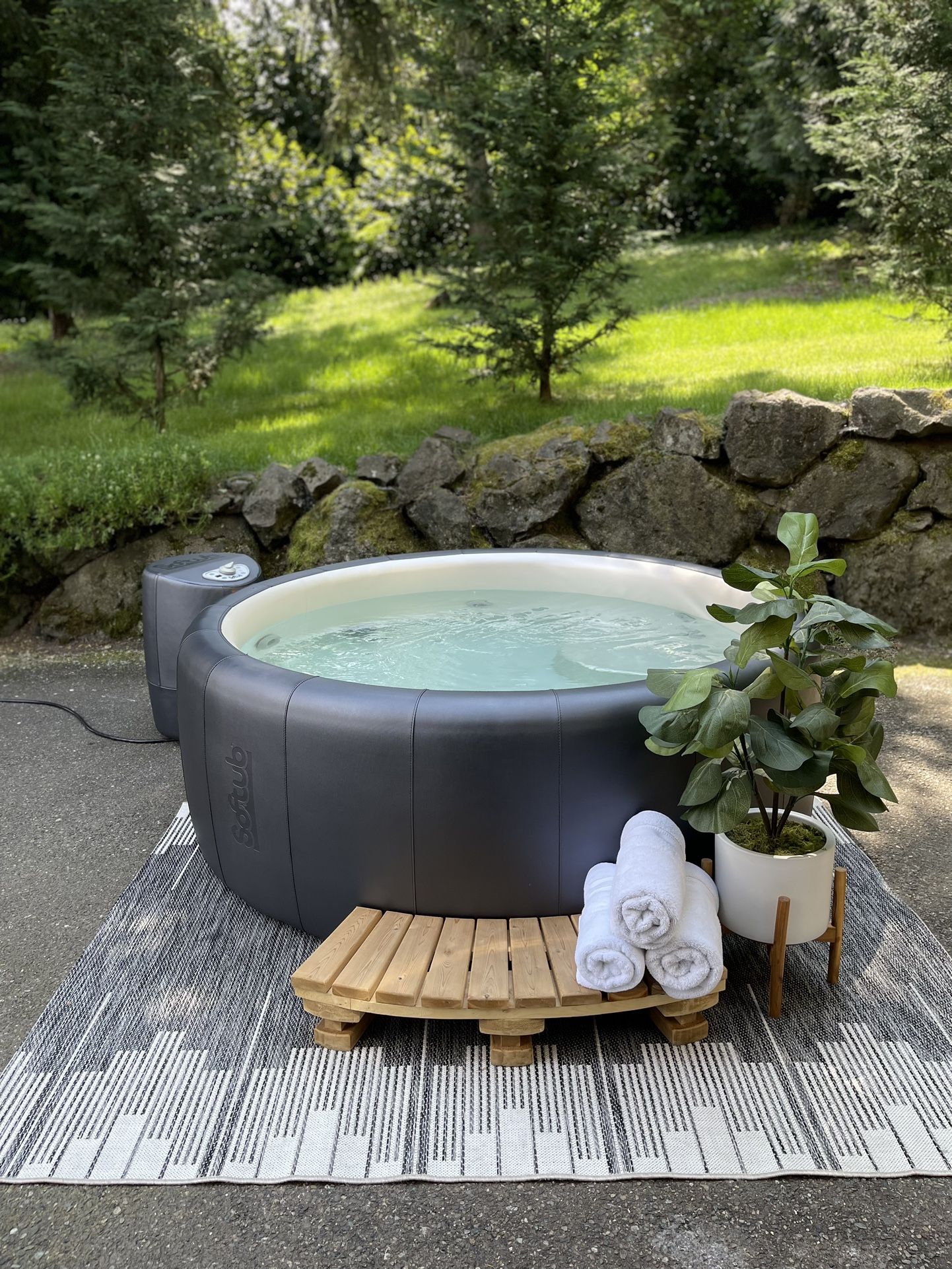 Softub Hot Tub With Poseidon Jet + Extras! Brand New! Free Delivery