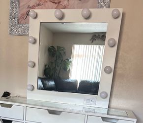 Mirror w lights