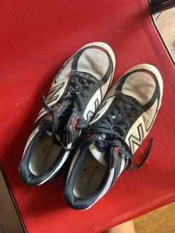 New Balance Running Shoes – Gray/Black with Red Accents – Pre-Owned